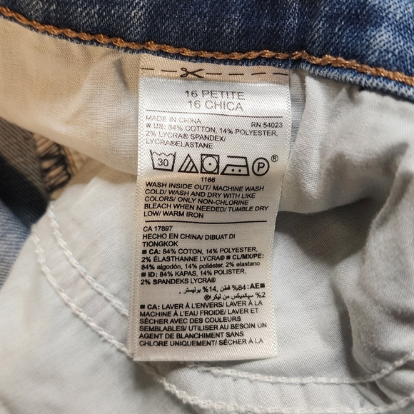 Old Navy Curvy Boot Cut Jeans Women’s Size 16P Medium Wash Stretch Denim EUC - Picture 2 of 4